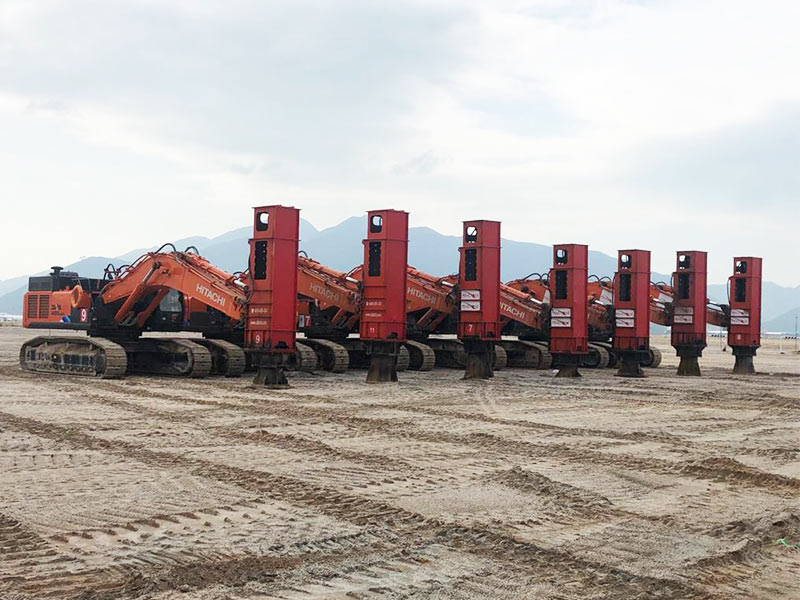 挖掘機帶的強夯錘